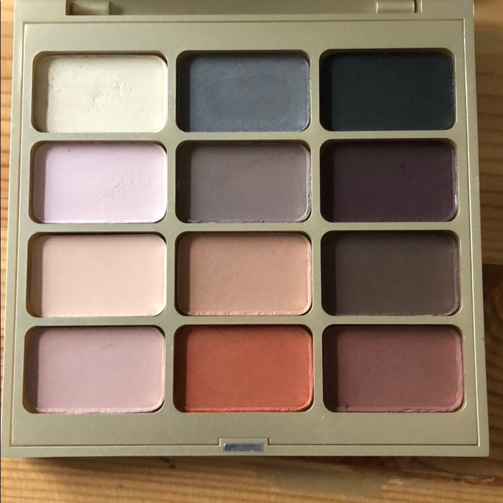Stila Eye Shadow palette - Eyes Are The Window